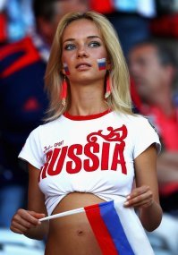 А с этой фанаткой есть отличное групповое порно!