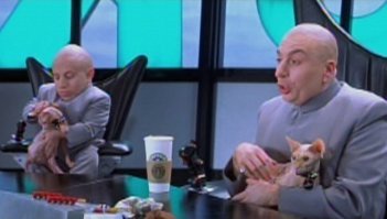 Кошачье рукоделие: из вычесанной шерсти кота сделали его мини-версию