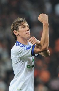 не понимаю, с чего так нервничать из-за пресного англосакского среднего пальца? подумаешь палец фи фигня
в нашем арсенале имеется экспрессивный жест, когда поднимают левую руку,   
вот это я понимаю было бы непонимание, если Робби Уильямс такое показал.