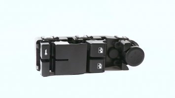 Серьезно? На водительской двери есть модуль, который далеко не в восторге от воды, да еще и с химией. 
Впрочем, если лишнего бабла полно, можно и так мыть.
А если постараться, можно нахерачить воды и в блок управления подушками безопасности, что на дне тоннеля (приходилось уже промывать спиртом подобным клиентам). И хорошо, если он после заливки не выстрелит подушкой в морду лица. Чтобы научить того, кто "тупую школоту" учит.