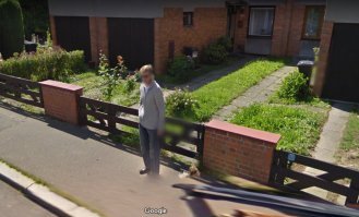 Нет, ну откуда... Тень неудачно легла.
Вот другой ракурс.