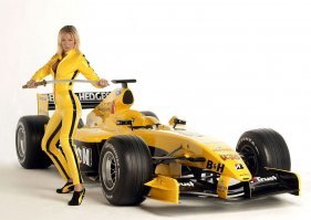 А это самая красивая гонщица формулы один...