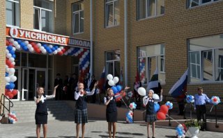 "приезжайте отдохнуть к нам, в деревню.. " - адрес то какой? Куда ехать то? Хотя по некоторым намекам можно найти эту деревеньку....
 Курганская область, Далматовский район, село Уксянское