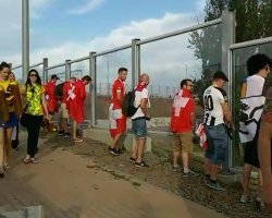 Первая справа - настоящая евро-фрау, с болта, как и все, отливает.:)