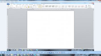 Всегда с кем нибудь новым прокатывает, это  скрин шот документа с которым он работает, сохраняешь скрин на рабочем столе и разворачиваешь его, всё, единственное что ему можно сделать это истерично звать сисадмина.....ну или нажать клавишу Esc