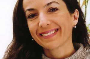 Почти никого не знаю, кроме Шиловой. Пыталась ее как то читать в отпуске, но это графомания,а не литература. Хотя читаю постоянно.
Если без шуток и сарказма по теме, то симпатичная женщина и интересная писательница Полина Дашкова. имхо само собой, никому свое мнение не навязываю ))