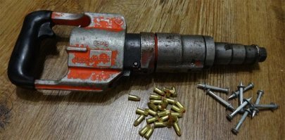 Сапоги в казарме на потеху прибивать самое-то!