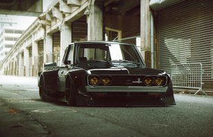 Khyzyl Saleem тоже рисует подобное. Но больше по спортивным тачкам