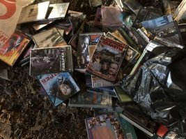 Аффтор, эт как двд-диски попали в 90-е!??