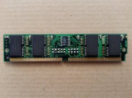 Долгое время SIMM на 256 Мб на ключах висела, пока вся память и обвес с нее не пооблетали. Щас Nite GloRing лет 7 уже