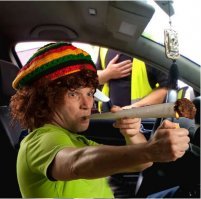 - а что ж ты сразу не сказал, что куришь, голову нам морочишь.
- ???!!!
- счастливого пути. 
Вернул документы. (ц)

а чё, так можно было????