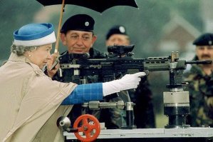 А ты тоже забавный. Расстреляем тебя последним.