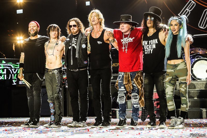 Успех турне Guns N`Roses обусловлен тем, что на сцене объединились три участника группы, входившие в первый ее состав,  вокалист Эксл Роуз, гитарист Слэш и бас-гитарист Дафф Маккаган.   У них мировое Турне!!!
