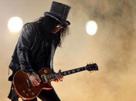 бывший гитарист guns'n'roses ну  и вообще крутой гитарист