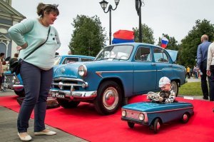 замечательная фотография, оригинал и детская версия)))