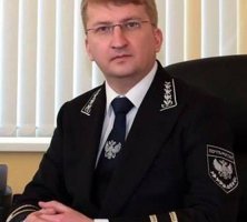 да. Есть еще куча людей с погонами- налоговики, фсин, приставы, даче почтальоны. Нахер это все?
