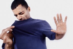 Попробуй полежать под целлофаном минут 15-20, посмотришь как ты вспотеешь))