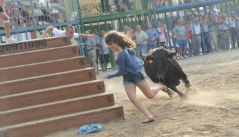 Есть и женщины, которые не чураются подобного адреналина. 
.