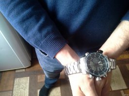 фигня всё это , это я ростом 185 и весом 100. а часики моего друга он чуть повыше и потяжелее. пальцами дотянутся я не могу а он смог, спецом разбудил его и заставил по вайберу мне показать как он пальцами себе запястье обхватил- после чего был послан в увлекательное путешестви)