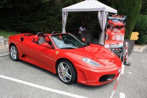 На пути Ницца - Монако каждый, имеющий желание и возможность, мог взять в прокат F430.