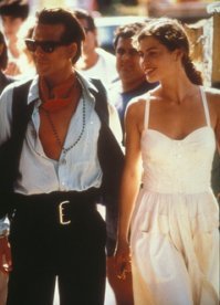 этот секс символ 90-х тоже вполне хорошо сохранился. Чего не сказать о ее бывшем