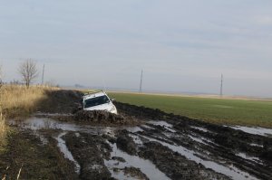 Хороший джип застрянет там, куда не каждый трактор доедет