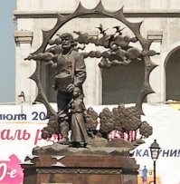 а у нас, памятник вождю мирового пролетариата заменили памятник инопланетянам :)