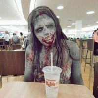 Когда друг женился на единственной девушке, согласившейся сходить с ним на свидание и повесил дома тёщин портрет)))