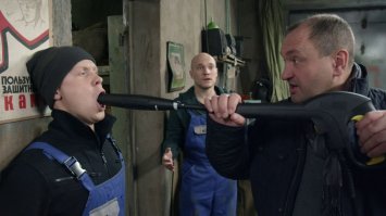 Лерин батя..  криминал девяностых..   какой-то знакомый сюжет 
Это походу дядя Сережа из "Реальных пацанов"