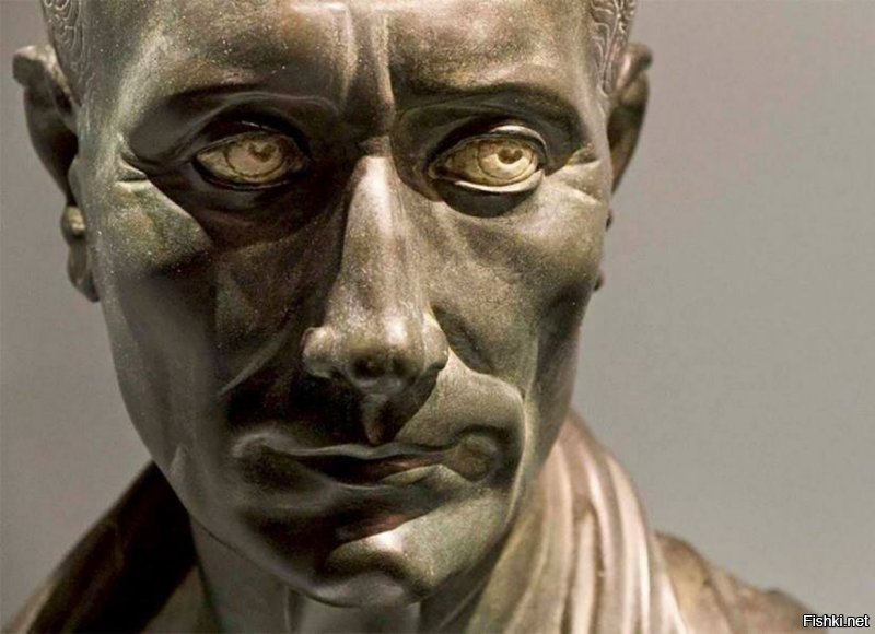 Гай Юлий Цезарь (статуя в Берлинском музее).
