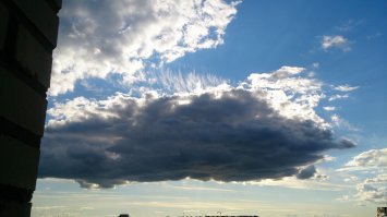 фоткал с балкона. облако испаряется