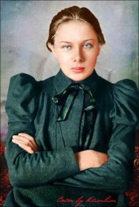 Надька Крупская?)) Вот в раскрашенная, дерзкая)