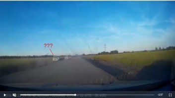 Смотрел без звука и вообще нихя не понял. 
1) Нахера практиковаться на такой в жопу убитой дороге?
2) Схера серенький гнал по встречной обочине?
3) Куда растворился в итоге белый?