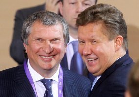 Новосибирцы в День города набрасываются на бесплатное угощение: видео