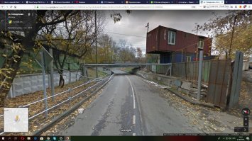 гугл машина тоже проехать не смогла, судя по фото... там часто пытаются проехать)))
и с другой стороны такая же история (фото 2)