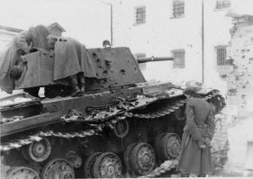 Венёв Тульская область ноябрь 1941 года.
И КВ не сдюжил против 2-х трех.
