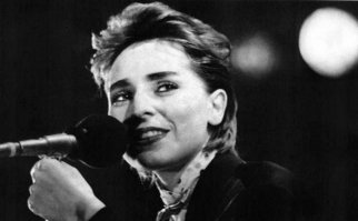 Очень даже симпотная была. А мне всё же кажется, что Жанка употребляла что-то сильнодействующее, например ЛСД.