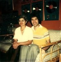 15 звездных мам: редкие снимки тех, кто воспитал знаменитостей