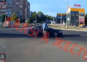 Лисапедист долбанул мерина !