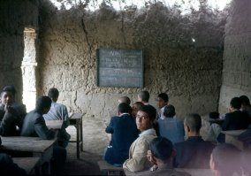 Вместо тысячи слов, просто фотофакт. Афганистан марта 1979 года, 8 месяцев до начала долбаной "интернациональной помощи" от СССР.
Взято с сайта  
Надоело перегонять фотки там их гораздо больше.