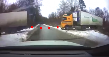 Хоть тряпок бы навешали на трос!  а если бы человек погиб, из-за этих дебилов?!