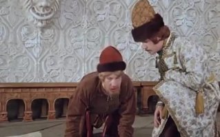 "Смотреть нужно за вещами когда в комнату входишь."