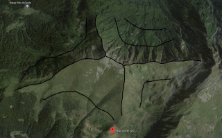 Ну т.е. ты на полном серьёзе сравниваешь эти два объекта??))) Не ....ну так то да! 
У одного 4 ребра , у второго вроде как то же ЗНАЧИТ они одного происхождения!!!