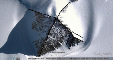 Ну т.е. ты на полном серьёзе сравниваешь эти два объекта??))) Не ....ну так то да! 
У одного 4 ребра , у второго вроде как то же ЗНАЧИТ они одного происхождения!!!