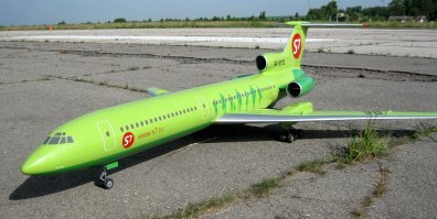 Очень досадная описка, конечно же:
Ту-154 с реактивной турбиной Дениса Богаутова

Извинения за ошибку!

"Туполь" имеет работающие копийные убираемые стойки шасси с поворотом колесной тележки! Работающую амортизацию стоек!
В полете - полное впечатление настоящего лайнера!