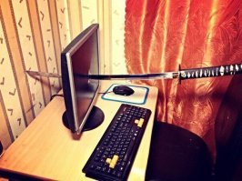 Китайские футбольные фанаты вымещают злобу на телевизорах! Это надо видеть!