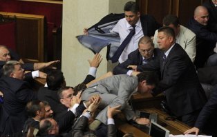 Дружище, а тут на фото где? Который в сером костюме в позе орла на сортиром Польши, или как Гаврош в лапсердаке распахнутом?