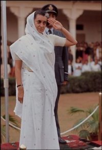 Изложено крайне нелогично. Вы противоречите сами себе. Утверждаете, что я необоснованно возвожу женщин в иную степень, и тут же утверждаете, что, грубо говоря, мы разные. То есть, всё-таки я прав в том, что женщины другие? Видимо, да. Похоже, вся разница в том, что я джентельменски поднимаю женщин на ступеньку выше, а Вы желаете опустить их ступенькой (или двумя?) ниже. Да, мы разные, это очевидно. У нас разный "функционал". И я утверждаю, что женский интеллектуальный "функционал" (в крайне общем виде представленный в таблице) более органичен для современного общества. Поэтому роль женщин в обществе будет неуклонно возрастать до некой точки равновесия. Где эта точка, мне неведомо. И заранее определять границы для женщин глупо. Выдающиеся женщины, преодолевшие установленные для них границы, с улыбкой смотрят на Вас. Не уподобляйтесь мужикам, которые силой пытались препятствовать Катрин Швитцер участвовать в Бостонском марафоне. Она всё-равно победила: и мужскую косность и "мужскую" дистанцию.