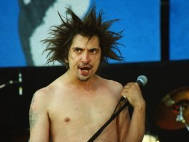 Ему зубы тоже как-то не мешали -