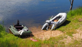 лет 5 назад ещё что то капало, долларов 100-120 в год. сейчас вообще нет. фоток залито около полутора тыщщ и постоянно подкидываю, так что тема уже не актуальна